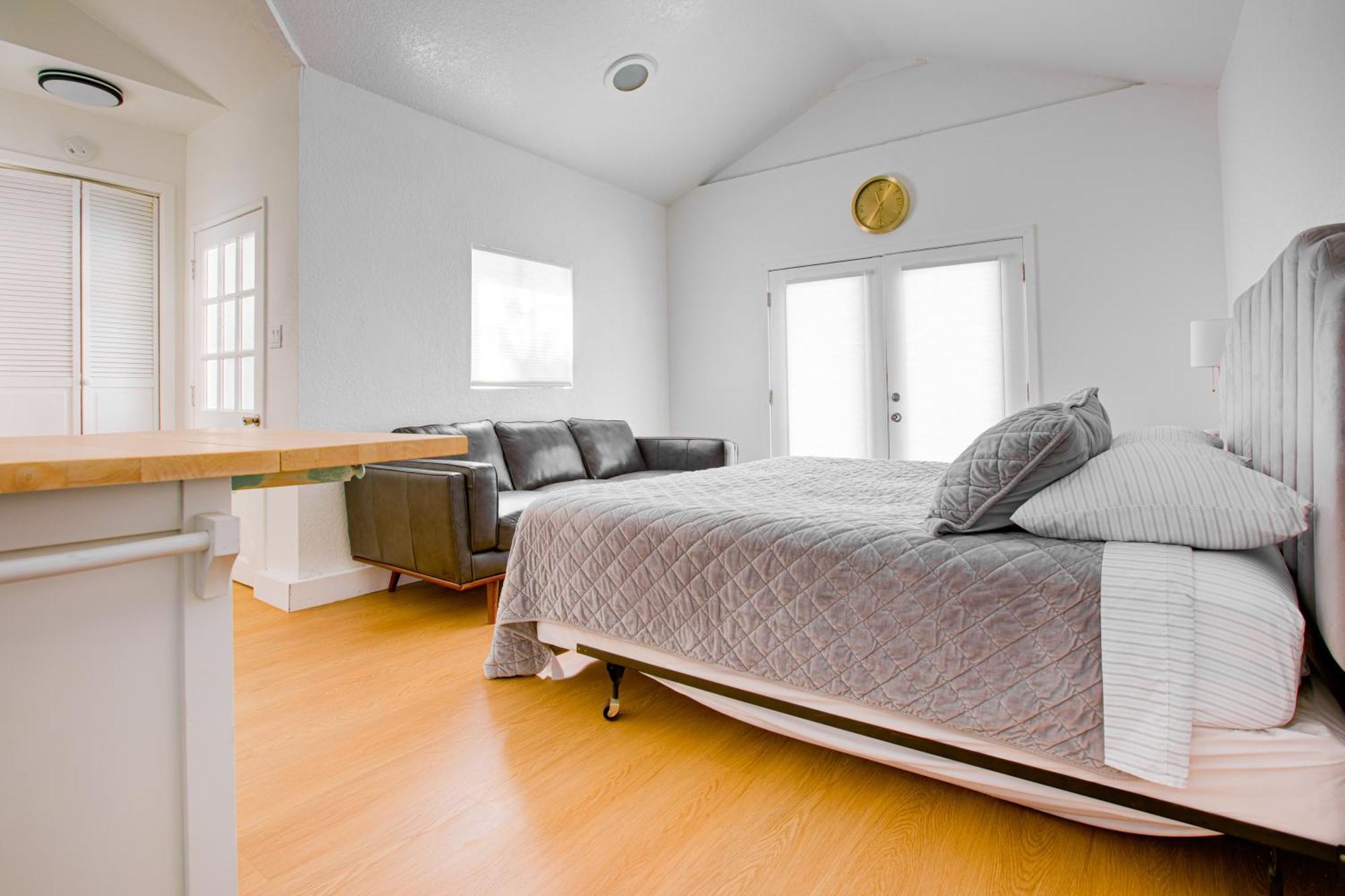 Cozy Private In Granada Hills Near Csun, Universal *